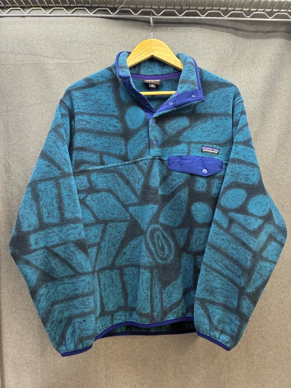 2015 PATAGONIA SYNCHILLA SNAP-T PULLOVER, SHALE/NAVY ABSTRACT PRINT RETIRED/RARE - Picture 2 of 16